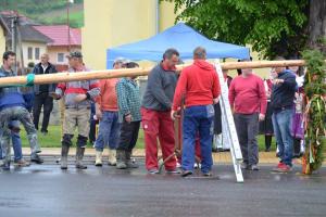 Stavanie mája_02.jpg